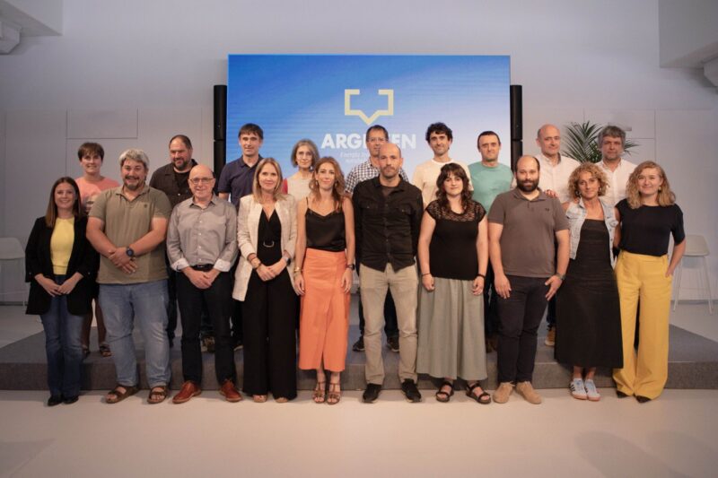 Fotografía del Grupo Motor en la presentación realizada el 28 de mayo de 2025 en ArantzazuArgitzen prozesuko Mandatu Organoaren argazkia, 2025eko maiatzaren 28an Arantzazun egindako aurkezpenean